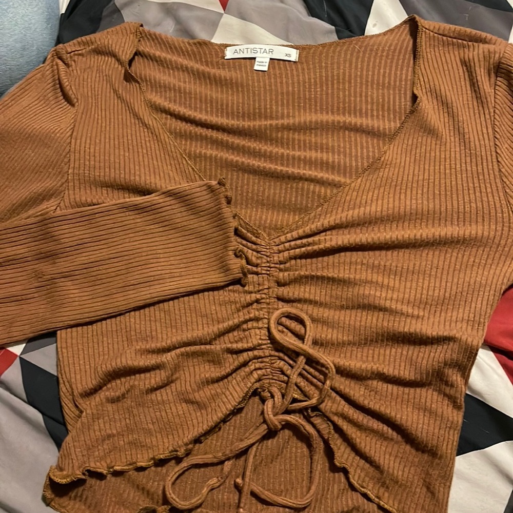 Barley worn like new crop top long sleeve shirt in the color brown in XS/S